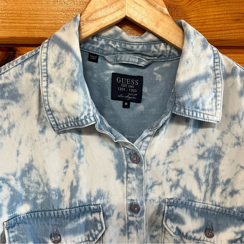 GUESS Tie-Dye Denim Longsleeve Button Up Womens Top Shirt W Pockets M - Picture 2 of 3